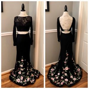 NEW JASZ COUTURE SZ 8 TWO PIECE BLACK LACE FLORAL FORMAL GOWN